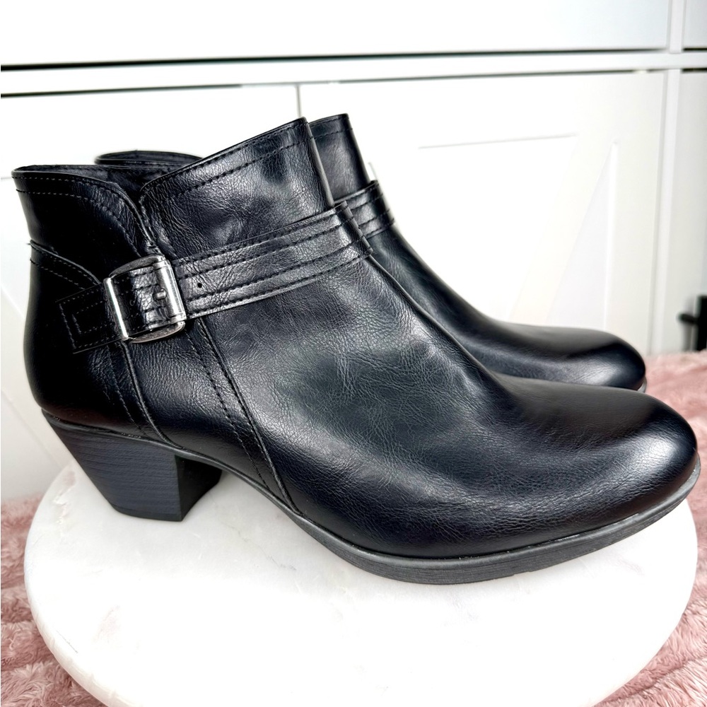 Baretraps Black Faux Leather Ankle Bootie Side Zip Block Heel 11